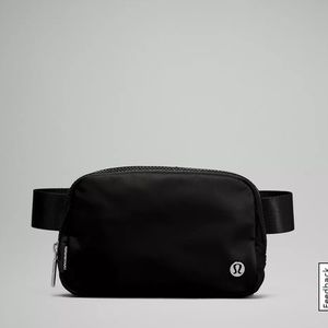 Black lululemon belt bag NWT